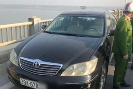 Tìm thấy thi thể người phụ nữ nhảy cầu xuống sông Hồng