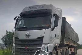 Xử phạt lái xe đầu kéo liều lĩnh đi ngược chiều trên cao tốc 