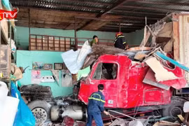 Khởi tố lái xe container lao vào nhà dân làm 3 người tử vong