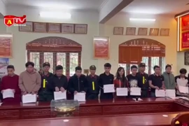 Lừa bán ô tô thanh lý hải quan để chiếm đoạt tài sản