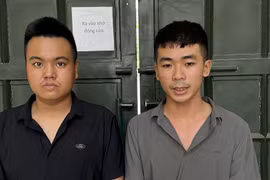 Tạm giữ hai đối tượng lừa đảo bằng hình thức chuyển khoản để lấy tiền mặt
