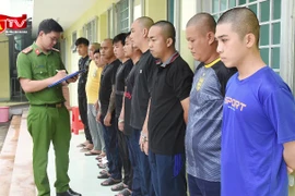 Khởi tố 13 bị can liên quan đến đốt pháo hoa trên Quốc lộ 1