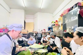 Bánh chưng xanh trên đất nước chùa Vàng