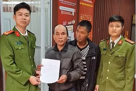Công an xã giúp đỡ nam thanh niên bị lạc về với gia đình