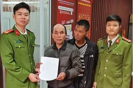 Công an xã giúp đỡ nam thanh niên bị lạc về với gia đình