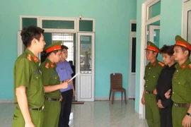 Bắt đối tượng dùng video 'nhạy cảm' tống tiền người yêu cũ