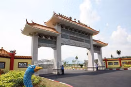 Niềm tin tâm linh mù quáng từ những ngôi mộ tiền tỷ