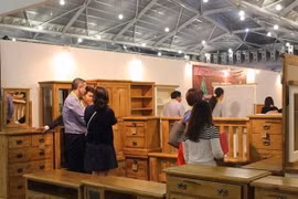 Mua đồ gỗ giảm giá: Thận trọng kẻo dính “quả lừa”