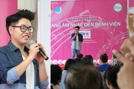 Đức Phúc "nhắn nhủ" cô giáo Mỹ Tâm cùng mang âm nhạc đến bệnh viện
