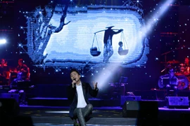 "Hoa cúc vàng": Tôn vinh những người phụ nữ Việt Nam