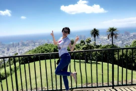 Hoa hậu Huỳnh Thuý Anh lạ lẫm với hình ảnh mộc mạc dạo chơi Hawaii