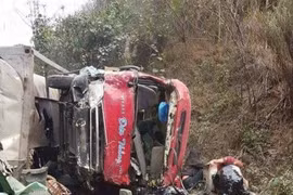 2 nạn nhân trong vụ xe bồn đâm xe chở khách bị cháy đen