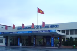 Hàng loạt chuyến bay phải chuyển hướng vì thời tiết xấu