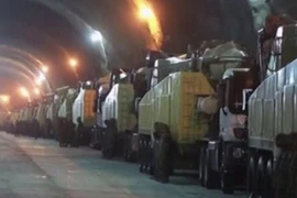 Iran lần đầu công bố video về tổ hợp tên lửa trong đường hầm sâu 500m