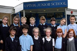 7 cặp song sinh nhập học cùng ngày, vào cùng một trường