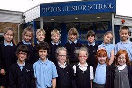 7 cặp song sinh nhập học cùng ngày, vào cùng một trường