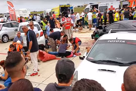 Triệu phú Anh lái Porsche 918 Spyder gây tai nạn cho hàng chục người