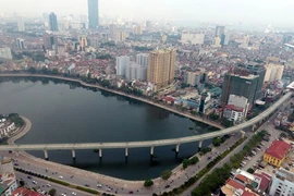 Tối nay, tàu đường sắt Cát Linh được cẩu lên ray