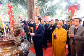 Chủ tịch nước dâng hương tưởng nhớ các bậc tiên đế, hiền tài 
