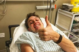 Fan cuồng Arsenal phải lên bàn mổ vì ăn mừng bàn thắng của Welbeck