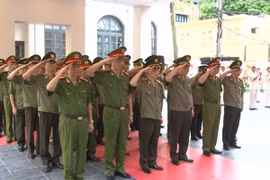 CATP Hà Nội dâng hương tưởng niệm các Anh hùng liệt sĩ CAND