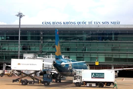 Sét đánh hỏng 1 đường cất hạ cánh sân bay Tân Sơn Nhất