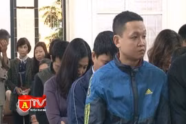 Nhóm nhân viên cây xăng "móc túi" khách hàng khai gì tại tòa? 