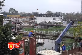 Cưỡng chế nhà nổi Hồ Tây