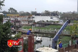 Cưỡng chế nhà nổi Hồ Tây