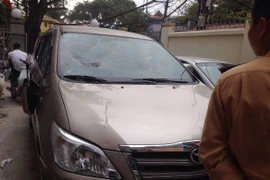 CSGT kiểm tra lỗi dừng đỗ, lái xe Innova điên cuồng bỏ chạy