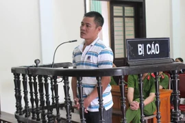 Mâu thuẫn với khách, chủ quán karaoke chém chết người