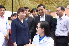 Những bác sĩ Hà Nội tuổi 9X tình nguyện ở lại biên cương