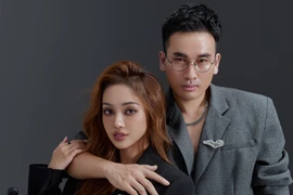 Hai nhà thiết kế Hà Duy và Vân Anh Scarlet rủ nhau vào rừng làm show thời trang 