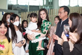 Top 13 "Miss World" Đỗ Thị Hà mặc áo dài mang hình ảnh rau má về quê nhà Thanh Hóa