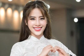 Bận thi Hoa hậu, Nam Em vẫn gây sốt khi với bản "cover" ca khúc nhạc buồn