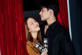 Lý Nhã Kỳ nói gì về những hình ảnh tình tứ bên chàng trai lạ mặt?