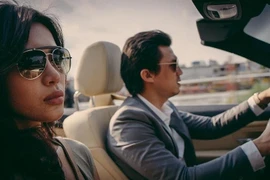 Siêu mẫu Minh Tú chia sẻ về áp lực khi lần đầu đóng phim 18+