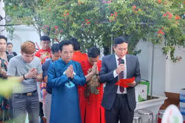 Nghệ sĩ Quang Tèo tổ chức lễ giỗ Tổ ngành sân khấu tại tư gia