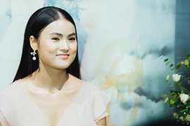 Nữ ca sĩ giành "mưa" giải thưởng âm nhạc ở Nga ra album đầu tay tại Việt Nam