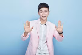 Bùi Công Nam tổ chức “chuyến xe 0 đồng” rủ mọi người về quê đón Tết