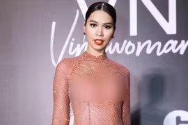 Ồn ào mặc áo dài phản cảm, Hà Anh nhận xấu hổ, nhà thiết kế xin lỗi