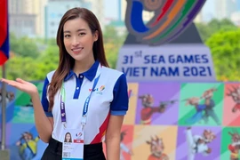 Hoa hậu Đỗ Mỹ Linh bận rộn "ngày 5 bản tin" để phục vụ SEA Games 