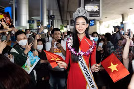 Những hình ảnh đầu tiên của tân "Hoa hậu Liên lục địa" Bảo Ngọc khi trở về Việt Nam