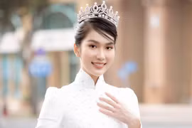 Á hậu Phương Anh sang Pháp tham dự Tuần lễ thời trang Paris