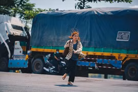 Vân Trang tiết lộ lý do vừa sinh đôi đã nhận lời trở lại phim trường