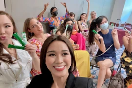 Đỗ Thị Hà cảm thấy hài lòng sau phần phỏng vấn kín với giám khảo "Miss World" 
