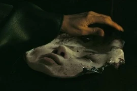 Giật mình với hình ảnh rùng rợn đầu tiên trong phim kinh dị "Chuyện ma gần nhà"