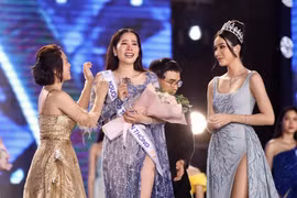 "Hậu" Miss World Vietnam 2022, Nam Em có hành động bất ngờ, lý giải việc khóc như mưa trên sân khấu