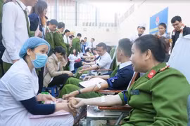 Hơn 700 cán bộ, học viên Học viện CSND tham gia hiến máu 