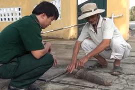 Đào ao nuôi tôm gặp đầu đạn "hỏa tiễn" nặng 6kg